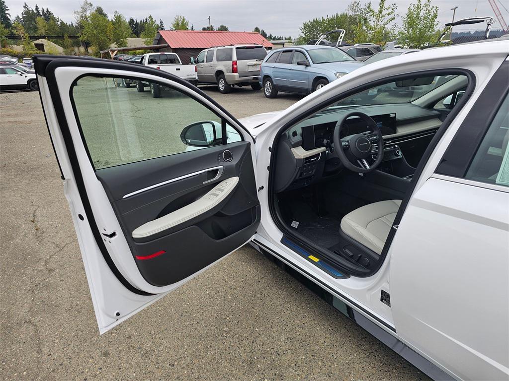 new 2025 Hyundai Sonata Hybrid car, priced at $37,331