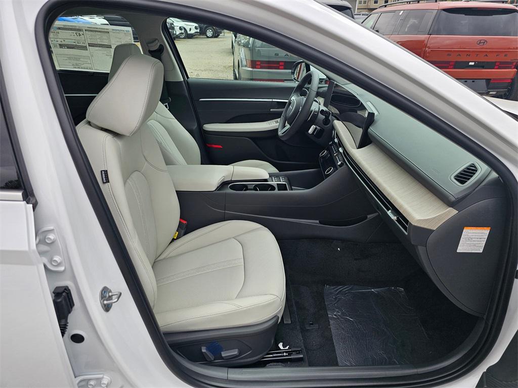 new 2025 Hyundai Sonata Hybrid car, priced at $37,331