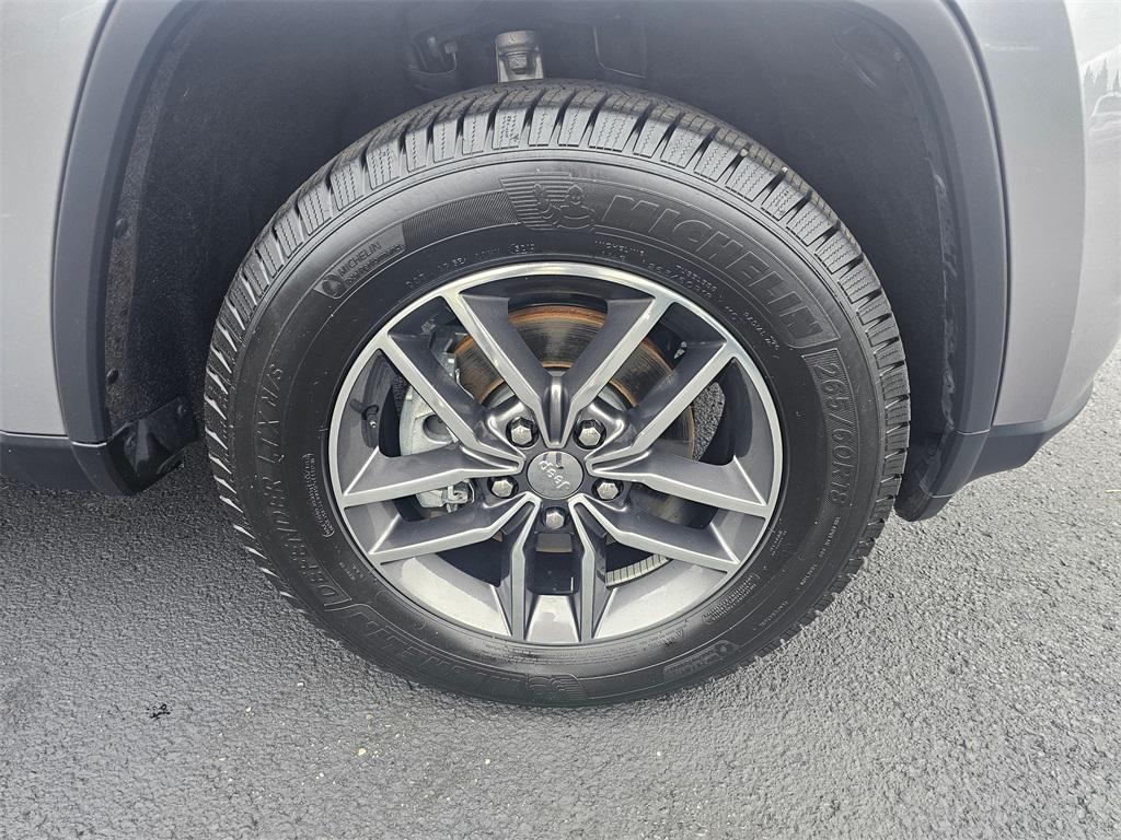 used 2017 Jeep Grand Cherokee car, priced at $18,492