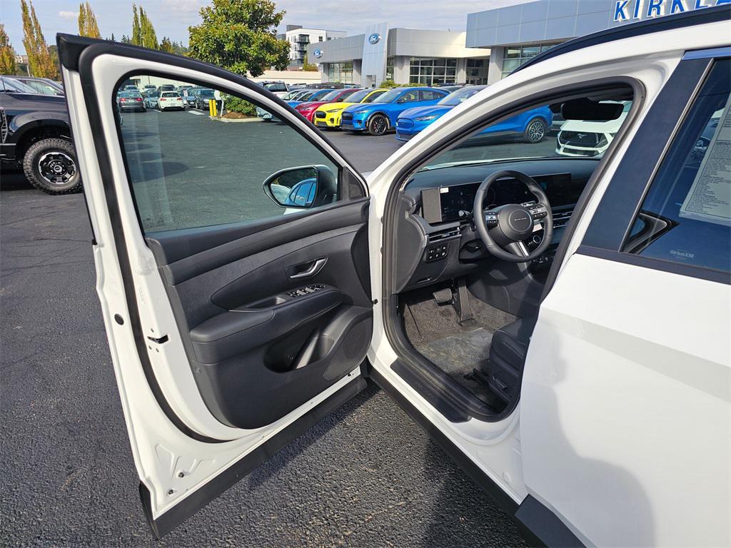 new 2025 Hyundai TUCSON Hybrid car, priced at $34,549