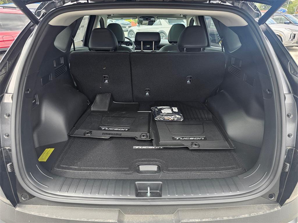 new 2025 Hyundai TUCSON Hybrid car, priced at $37,215