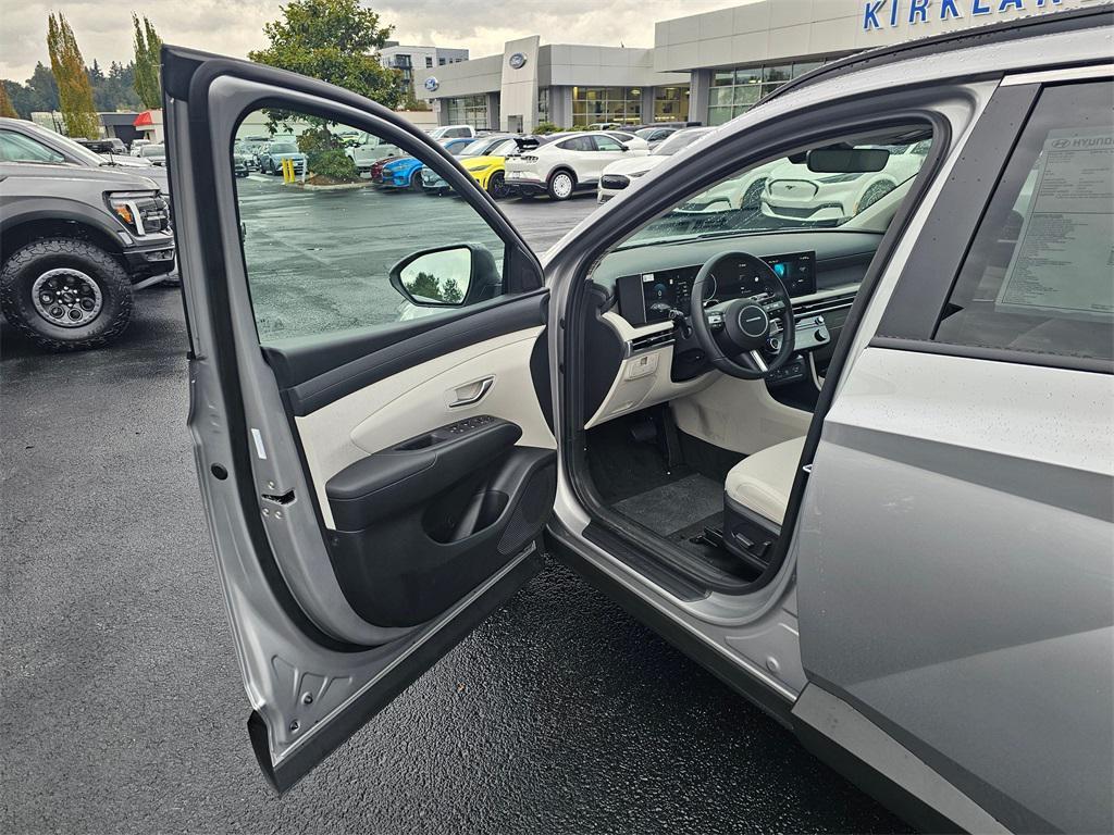 new 2025 Hyundai TUCSON Hybrid car, priced at $32,627