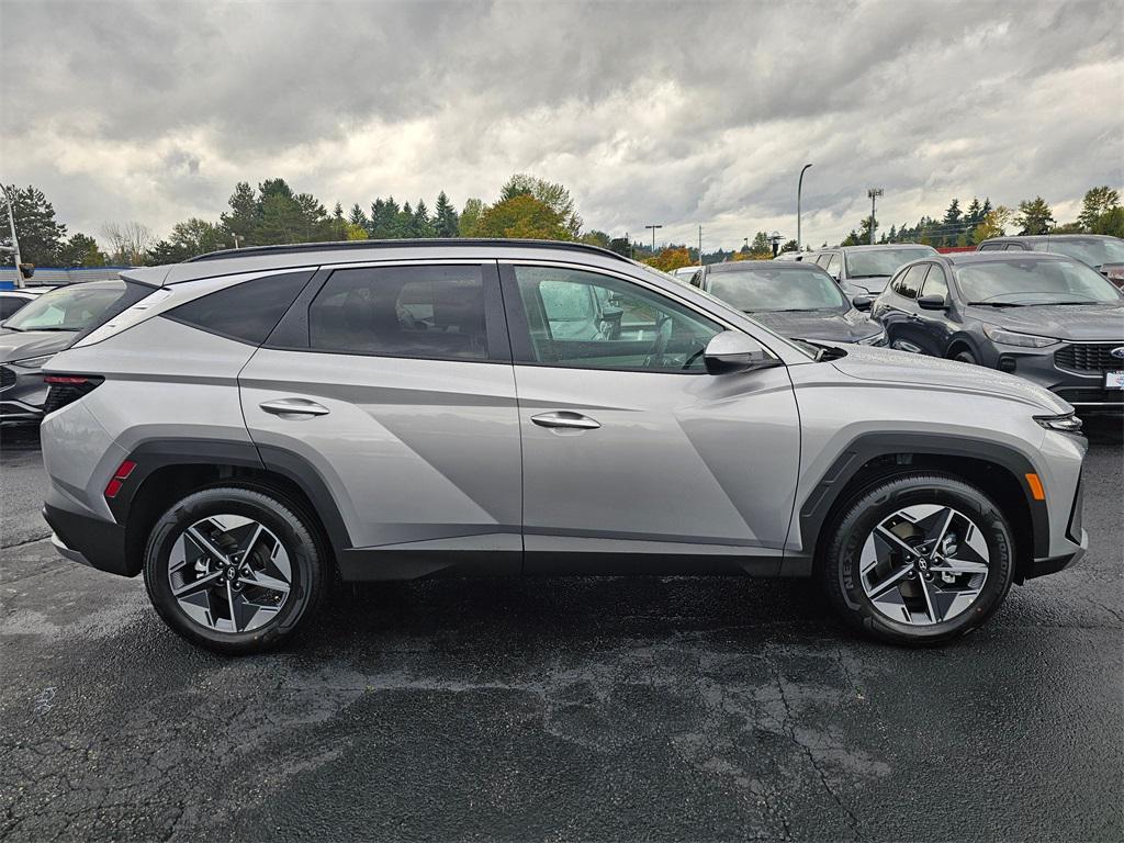 new 2025 Hyundai TUCSON Hybrid car, priced at $32,627