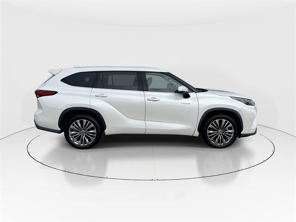 used 2020 Toyota Highlander Hybrid car, priced at $28,722