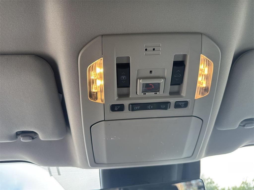 used 2020 Toyota Highlander Hybrid car, priced at $28,722