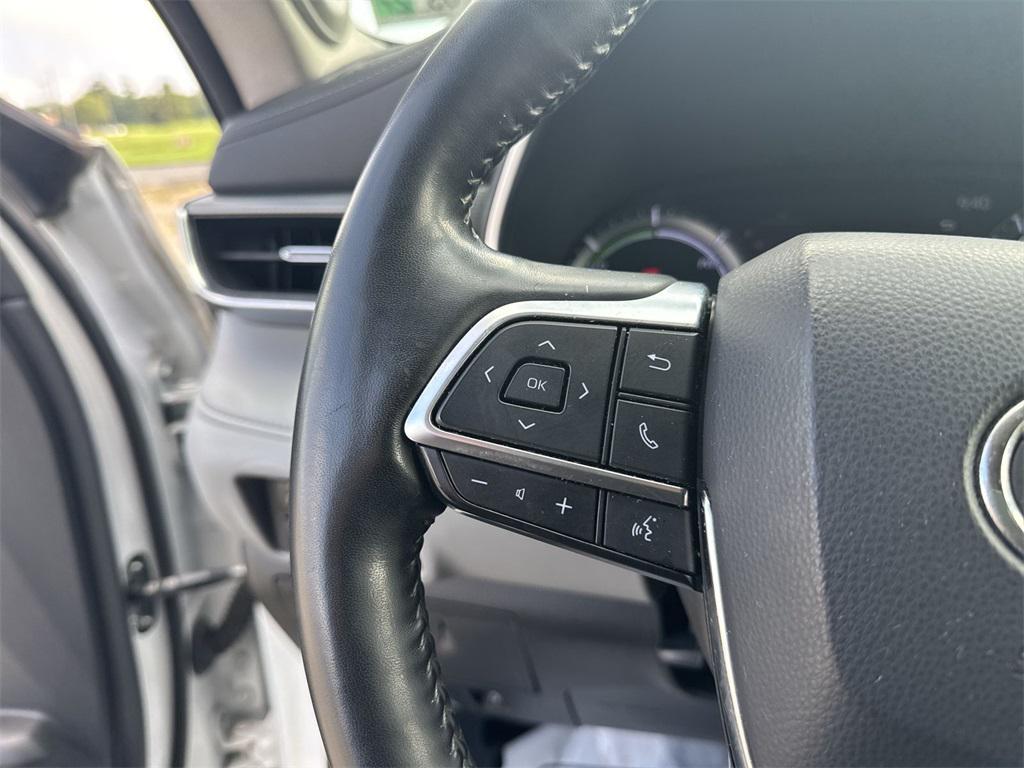 used 2020 Toyota Highlander Hybrid car, priced at $28,722