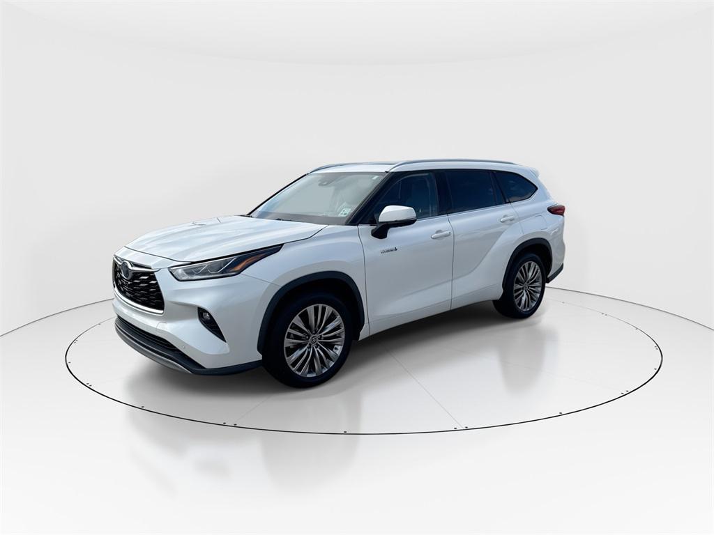 used 2020 Toyota Highlander Hybrid car, priced at $28,722