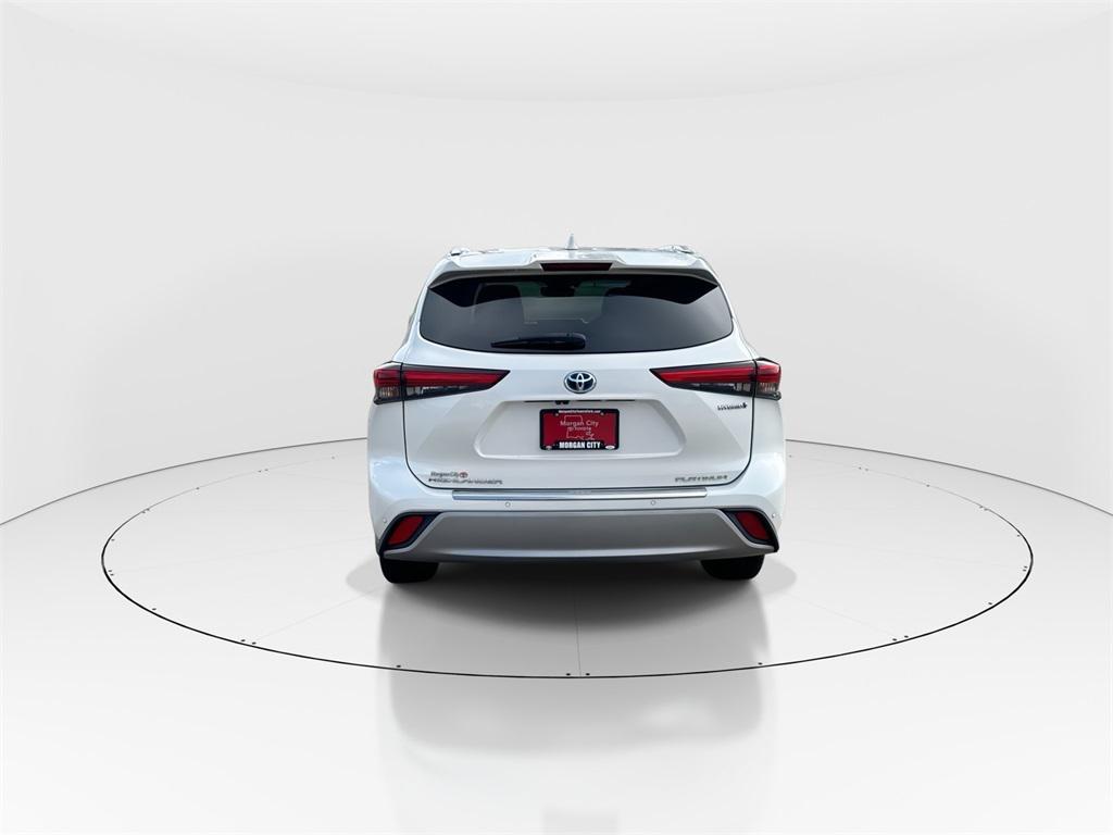 used 2020 Toyota Highlander Hybrid car, priced at $28,722