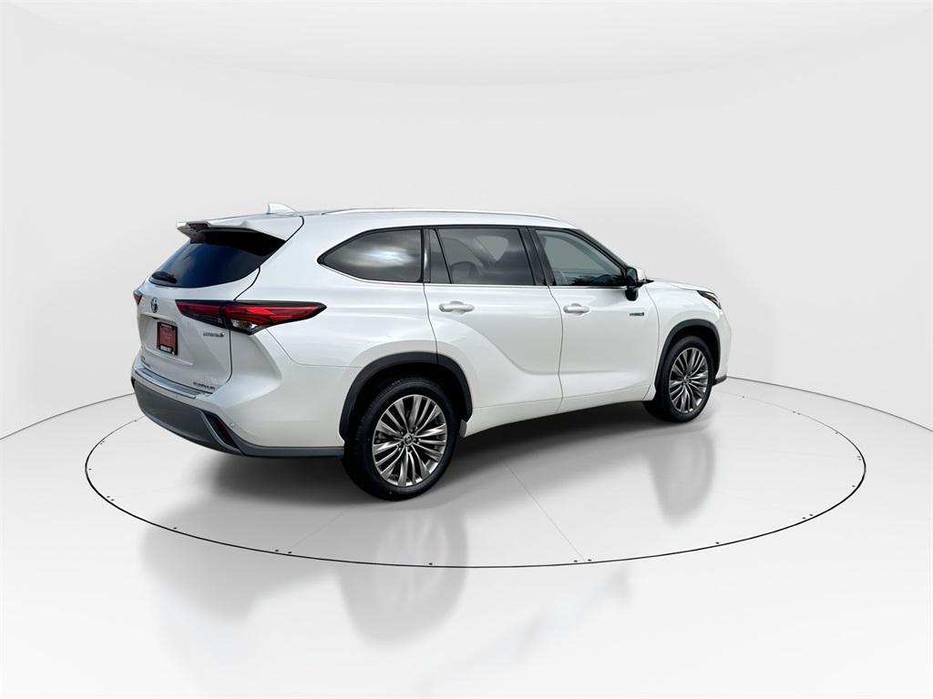 used 2020 Toyota Highlander Hybrid car, priced at $28,722