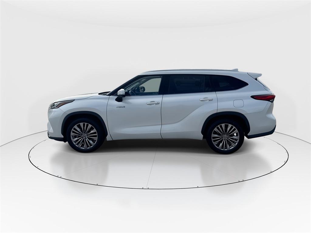 used 2020 Toyota Highlander Hybrid car, priced at $28,722