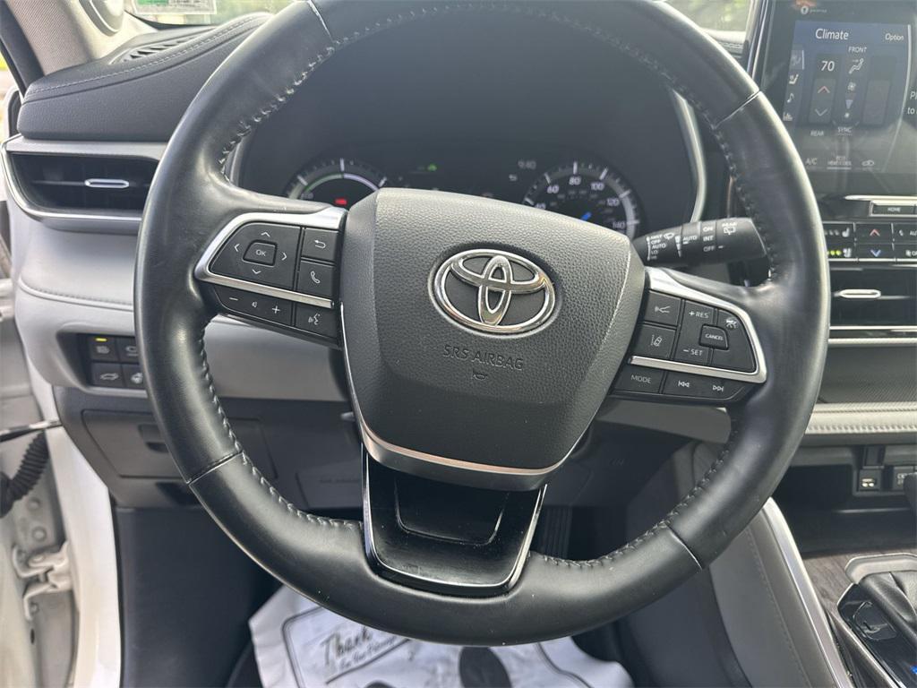 used 2020 Toyota Highlander Hybrid car, priced at $28,722