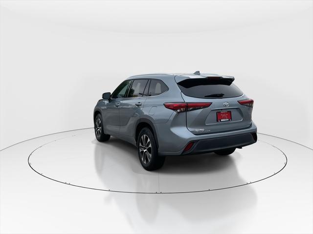 used 2020 Toyota Highlander car, priced at $24,997
