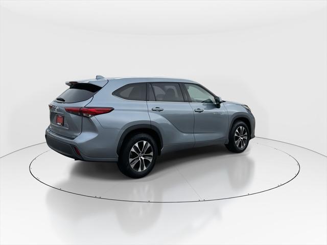 used 2020 Toyota Highlander car, priced at $24,997