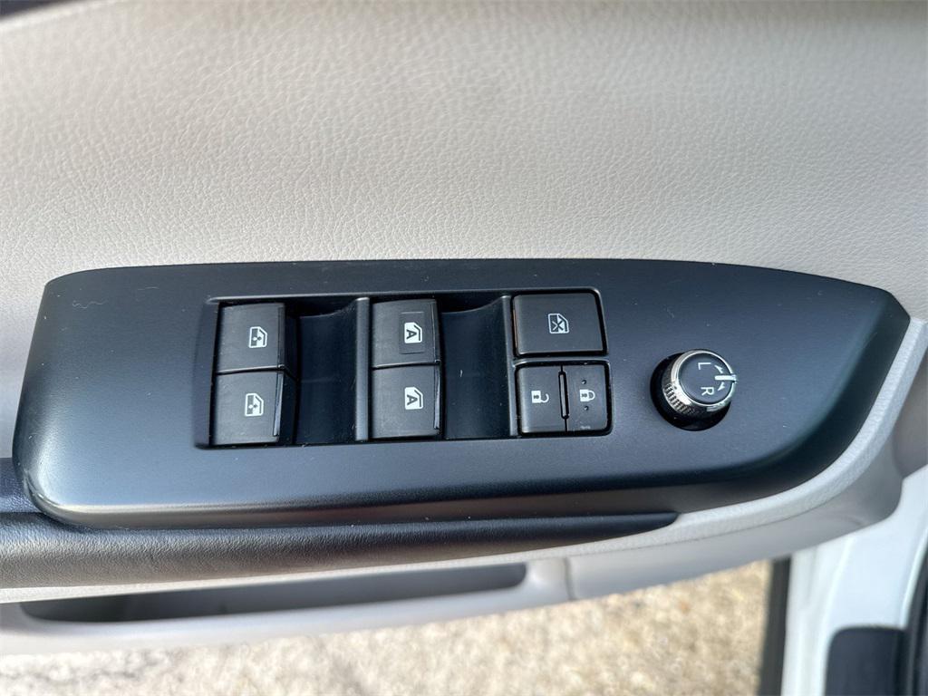 used 2017 Toyota Highlander car, priced at $18,390