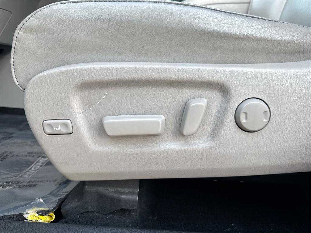 used 2017 Toyota Highlander car, priced at $18,390