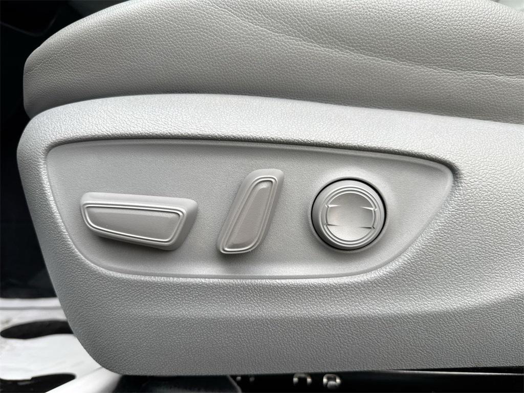 used 2022 Toyota Highlander car, priced at $31,742