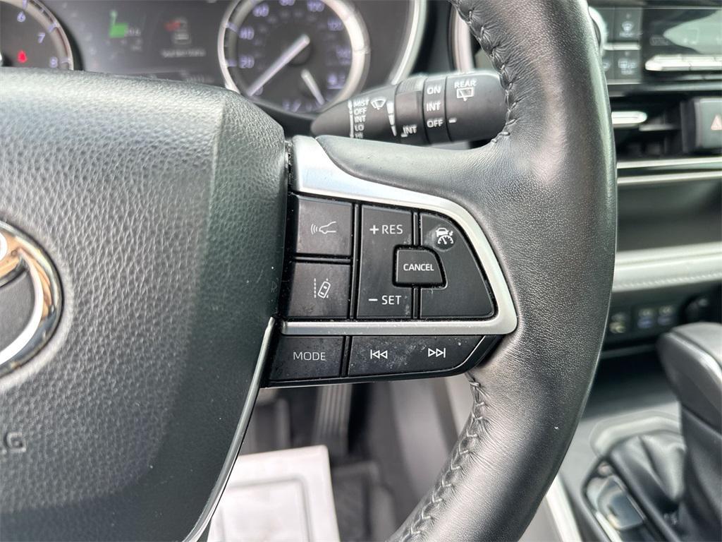 used 2022 Toyota Highlander car, priced at $31,742