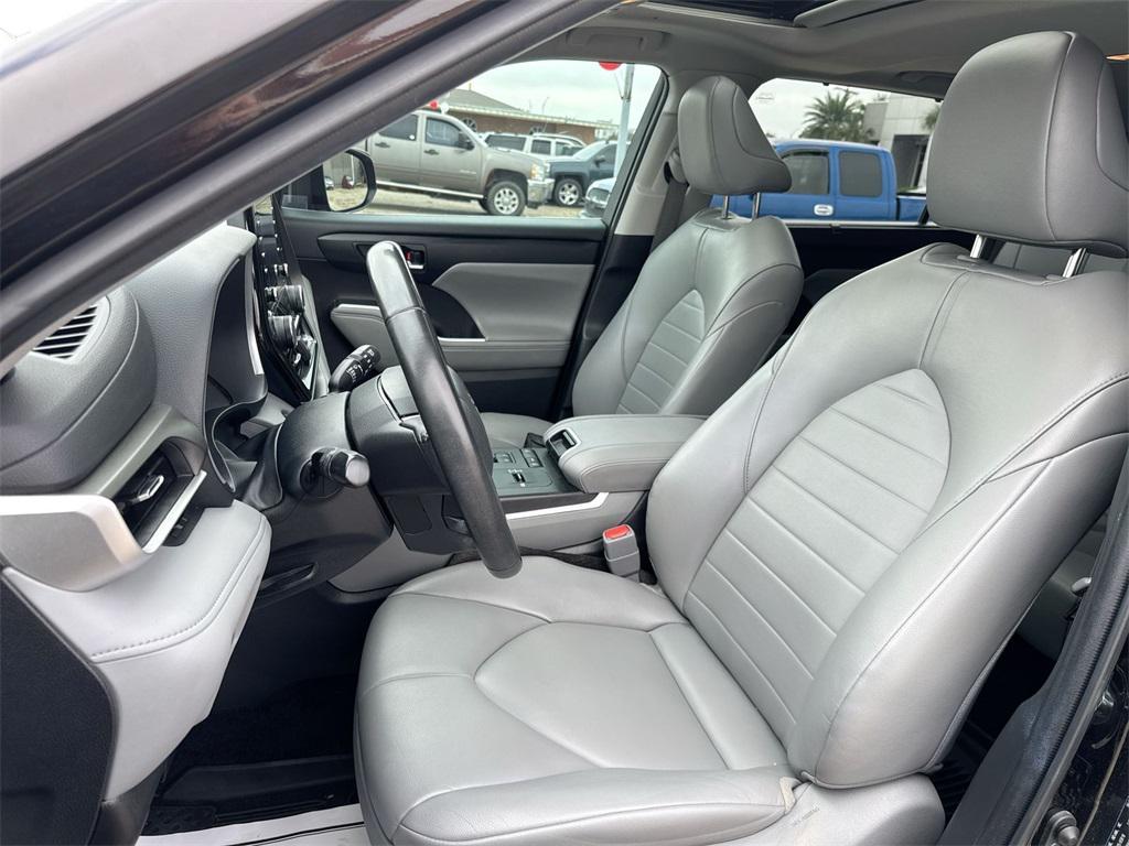 used 2022 Toyota Highlander car, priced at $31,742