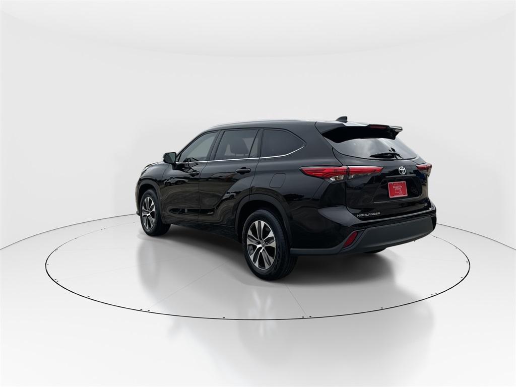 used 2022 Toyota Highlander car, priced at $31,742