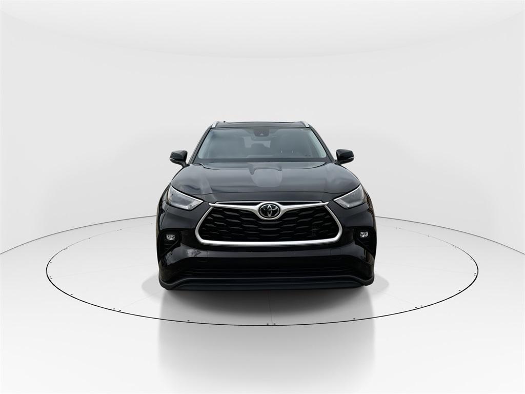 used 2022 Toyota Highlander car, priced at $31,742