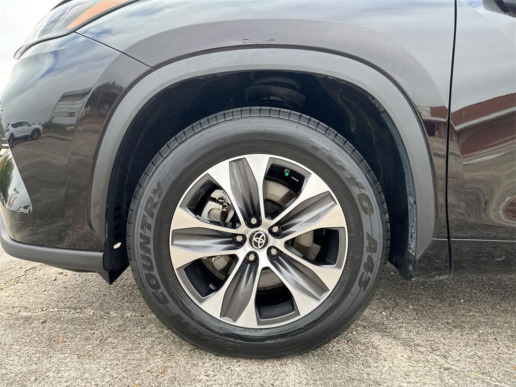 used 2022 Toyota Highlander car, priced at $31,742