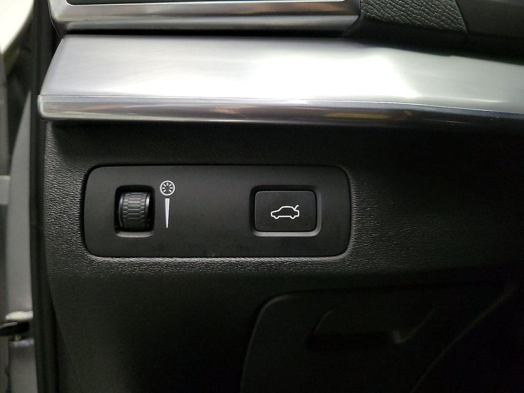 used 2018 Volvo XC90 car, priced at $23,998