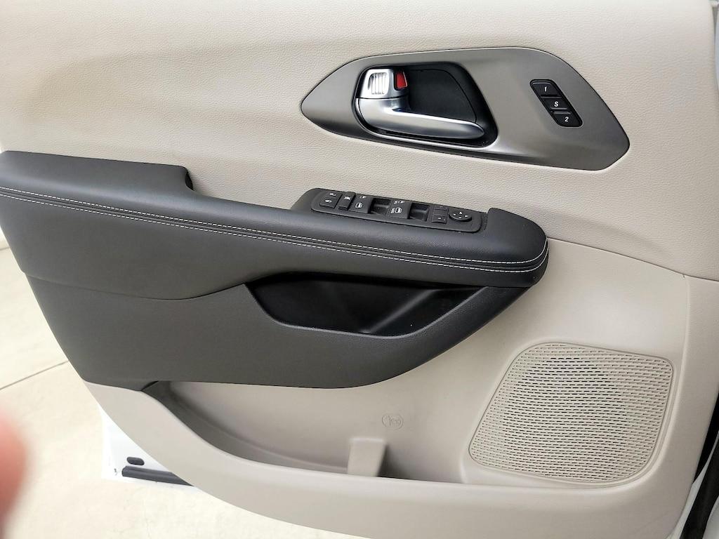 used 2023 Chrysler Pacifica car, priced at $24,998
