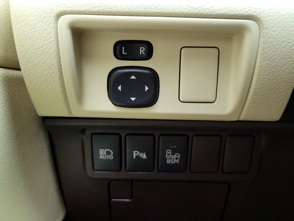 used 2017 Lexus ES 300h car, priced at $22,998