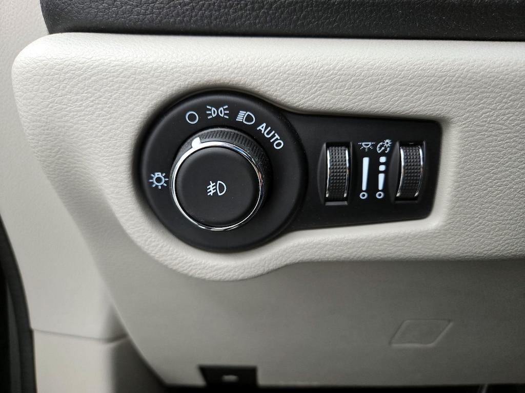 used 2023 Chrysler Pacifica car, priced at $32,998