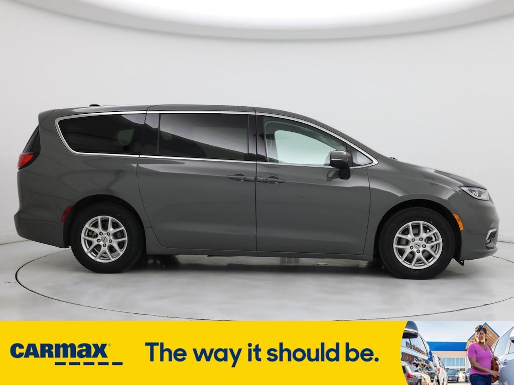 used 2023 Chrysler Pacifica car, priced at $32,998