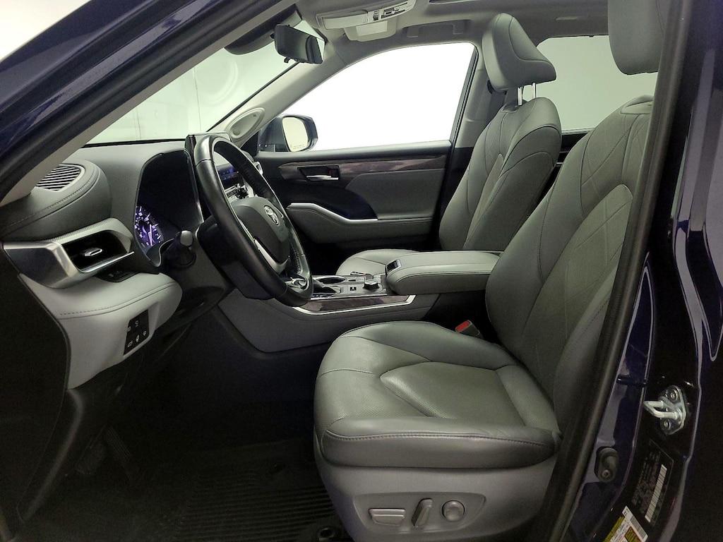 used 2022 Toyota Highlander car, priced at $46,998