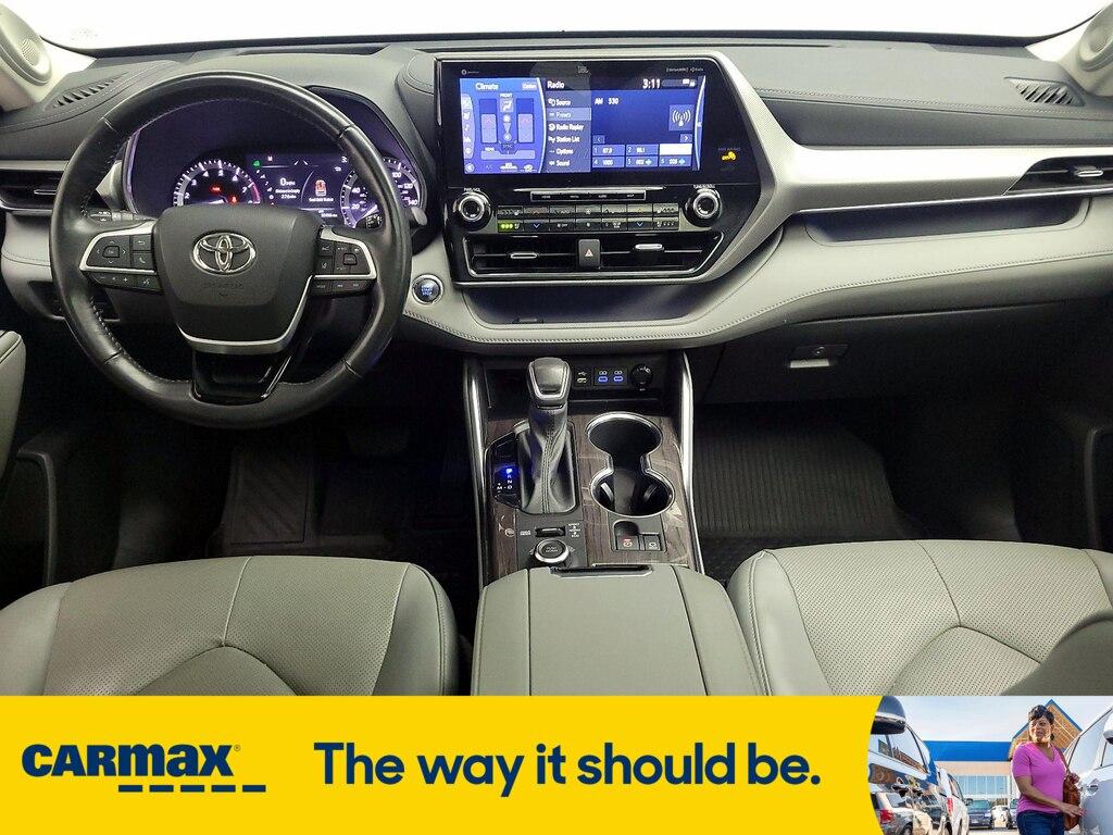 used 2022 Toyota Highlander car, priced at $46,998