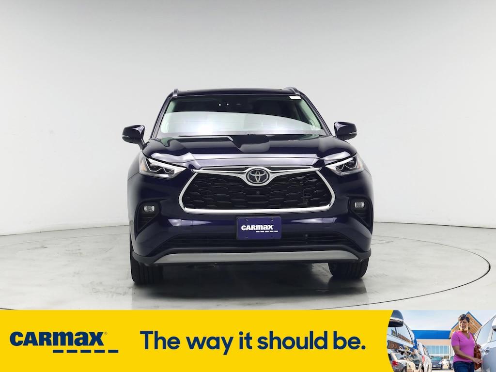 used 2022 Toyota Highlander car, priced at $46,998