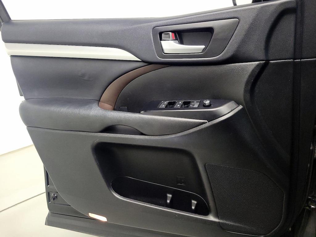 used 2014 Toyota Highlander car, priced at $25,998