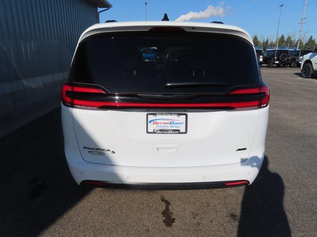 new 2024 Chrysler Pacifica car, priced at $47,522