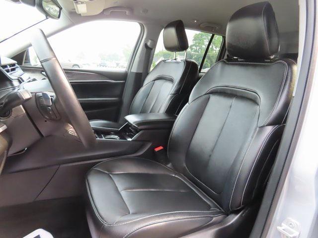 used 2022 Jeep Grand Cherokee car, priced at $32,998