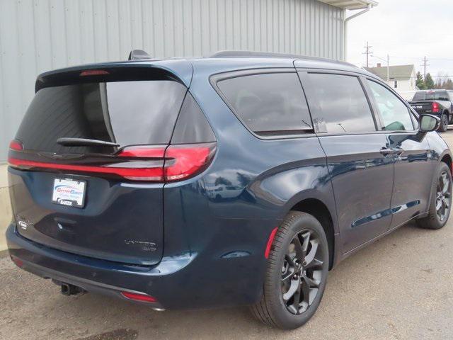 new 2025 Chrysler Pacifica car, priced at $52,083