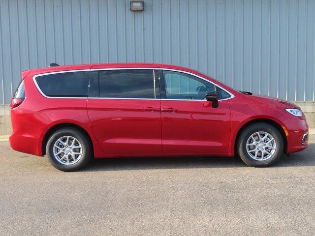 new 2025 Chrysler Pacifica car, priced at $42,247