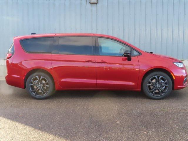 new 2026 Chrysler Pacifica car, priced at $46,338