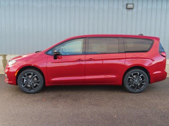 new 2026 Chrysler Pacifica car, priced at $46,338