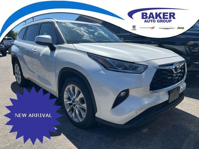 used 2020 Toyota Highlander car, priced at $35,995