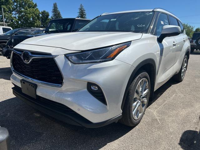 used 2020 Toyota Highlander car, priced at $35,995