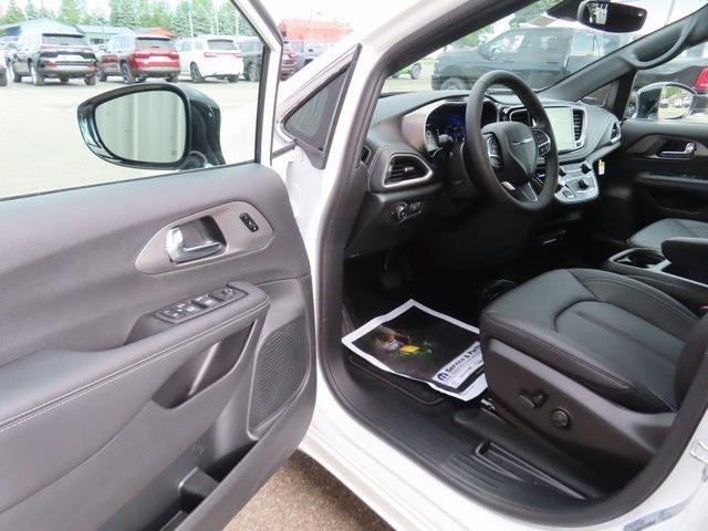 new 2025 Chrysler Pacifica car, priced at $41,752