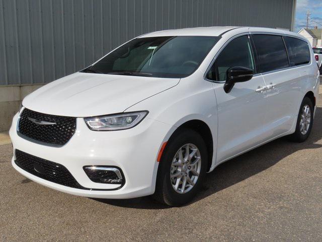new 2025 Chrysler Pacifica car, priced at $41,752