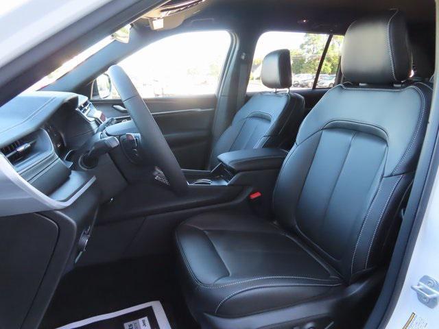 new 2025 Jeep Grand Cherokee car, priced at $46,555