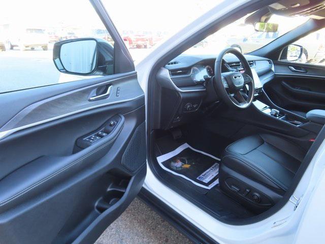 new 2025 Jeep Grand Cherokee car, priced at $46,555