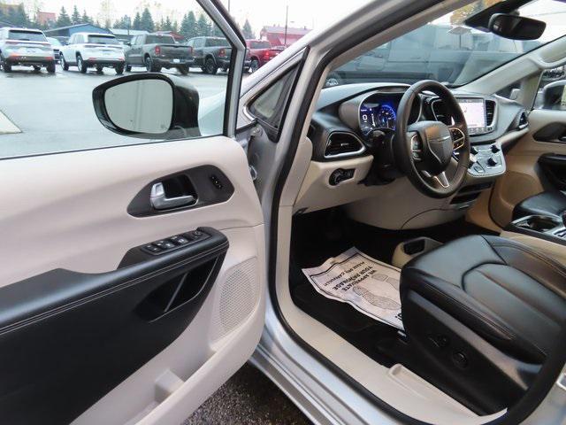 used 2024 Chrysler Pacifica car, priced at $29,579