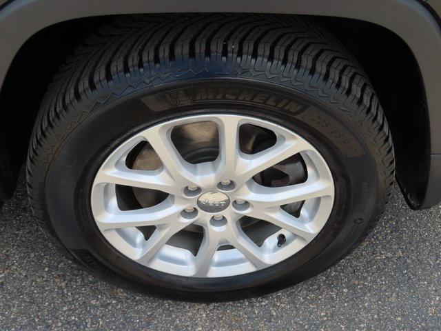 used 2016 Jeep Cherokee car, priced at $12,995