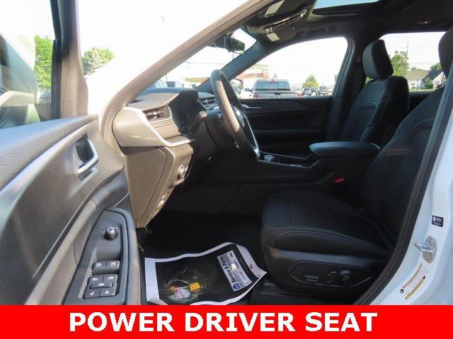 new 2025 Jeep Grand Cherokee car, priced at $40,434