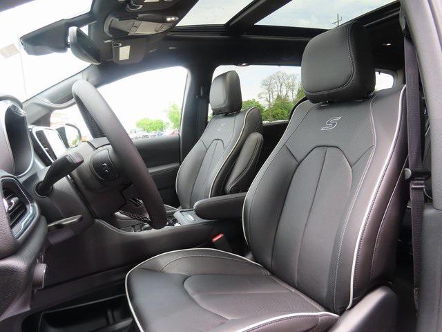 new 2025 Chrysler Pacifica car, priced at $53,444